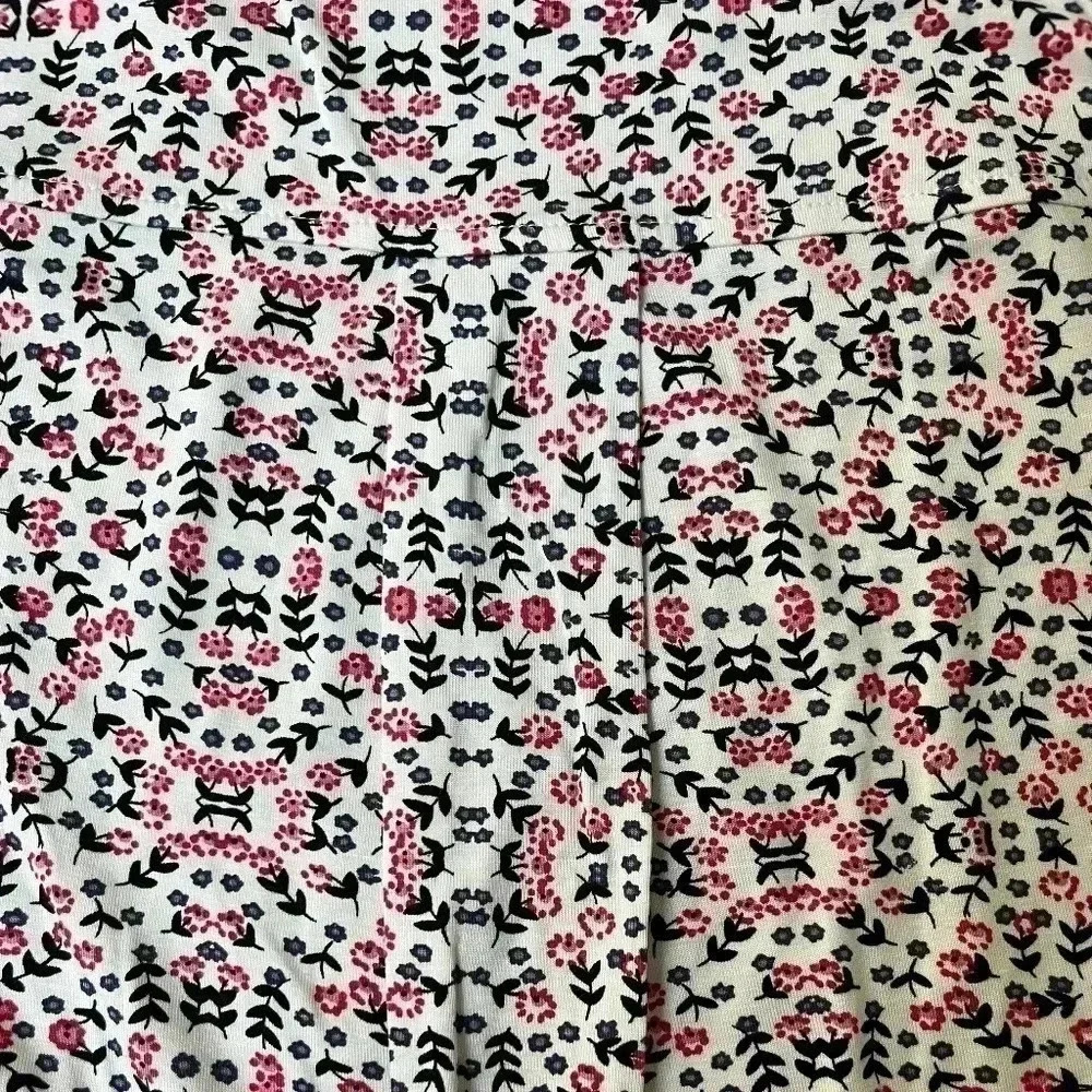 Tahari Floral Shirt with Pleat on back Scoop Neck Size 2X - Picture 5 of 5